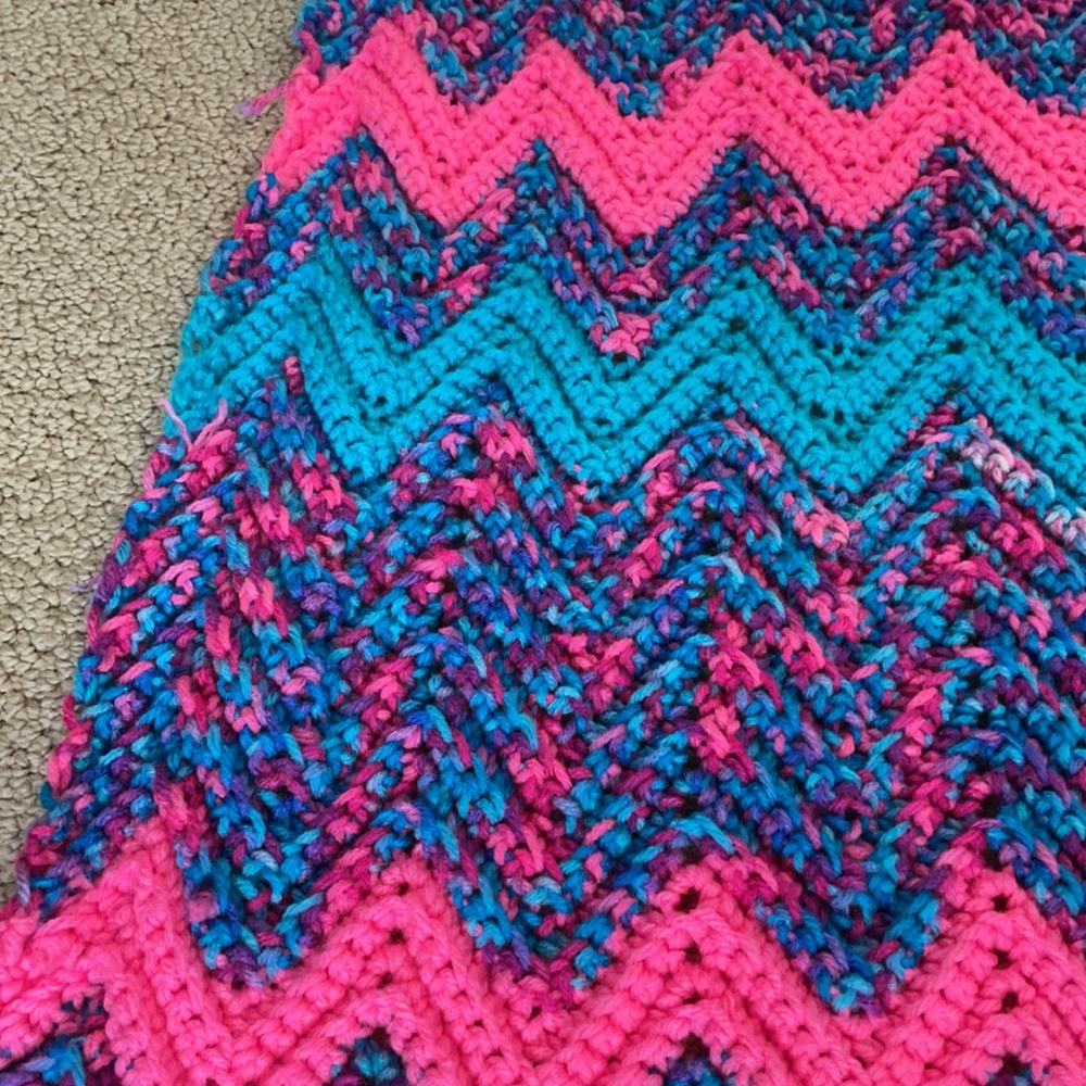 4 X 6 feet Knitted Throw Blanket - Picture 2 of 2